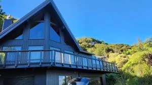 The Black Chalet - Matarangi