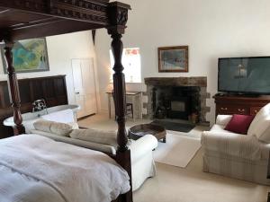 Worthy Manor