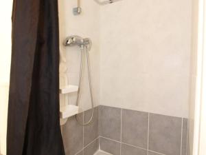 Appartements Appartement T2 avec Terrasse, proche Thermes, garage et Wifi - Balaruc-les-Bains - FR-1-553-182 : photos des chambres