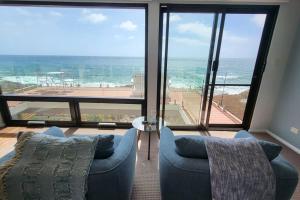 Heathcliff1 Luxury Couples Retreat with Stunning Coastal Views!