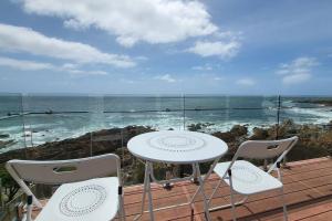 Heathcliff1 Luxury Couples Retreat with Stunning Coastal Views!