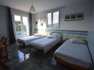 Maisons de vacances Maison Saint-Remeze, 6 pieces, 13 personnes - FR-1-382-198 : photos des chambres