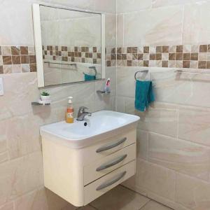 Cerca del Mar, Obelisco Hembra y Zona Colonial