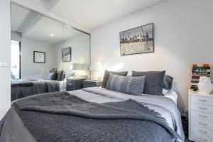 Urban Escape on Smith Street with Balcony & Parking