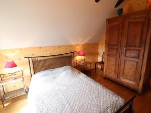 Maisons de vacances Gite Anglards-de-Salers, 6 pieces, 11 personnes - FR-1-742-20 : photos des chambres