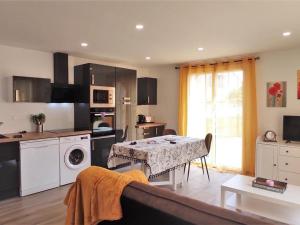 Maisons de vacances Gite Fay-les-Etangs, 2 pieces, 2 personnes - FR-1-526-40 : photos des chambres