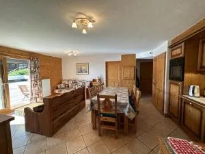Appartement Avec Piscine, Terrasse, et WIFI - 8 Personnes - FR-1-733-138 - Le Cornix