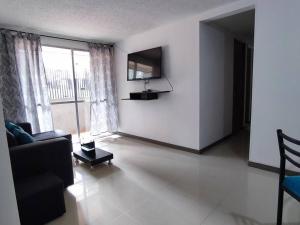 Apartamento con piscina, frente a CC Mayorca