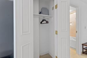 Boardwalk CozySuites Condo with kitchen 48