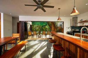 New Beach House Walk to Tamarindo Beach & Town