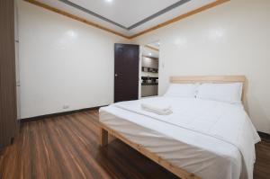 2 Wide Bedroom Unit with Breakfast for 2pax