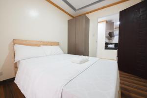 2 Wide Bedroom Unit with Breakfast for 2pax