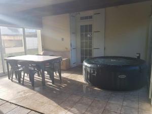 Maisons de vacances Maison bord de mer 15 personnes avec jacuzzi : photos des chambres