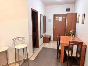 Charming one bed apartment 423 in main Flora building