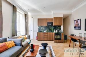 141 - Beautiful Flat Triangle d Or Champs Elysees