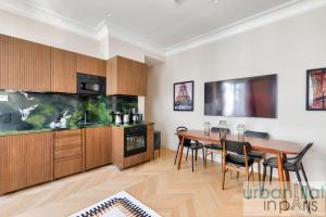 141 - Beautiful Flat Triangle d Or Champs Elysees