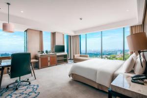 Junior King Suite - Club Lounge Access