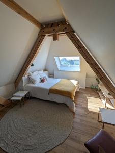 B&B / Chambres d'hotes La Maison d-Enfance : Chambre Double avec Salle de Bains Privative