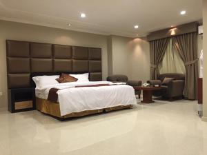 Large Studio room in Ashbonh Hotel Suites