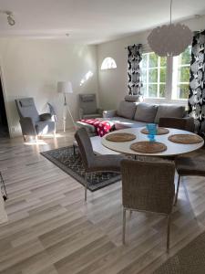 Paritalohuoneisto lähellä Joulupukin Pajakylää