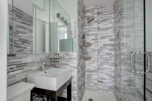 Nolita 2br w balcony wd nr museum groceries NYC-1222