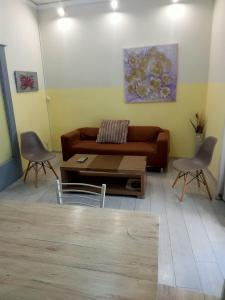 Koukaki-comfy with a balcony apt.