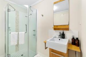 Clifton Beach Gem 2BR Apartment 300m Walk to Beach