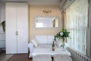 Sunny Studio with a view in TOP Center