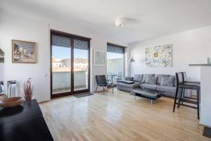 Panoramic Penthouse with Rooftop Terrace & Parking for 2 Cars