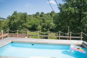 Le Bonheur En Beaujolais - pour 26 Personnes - Ouroux