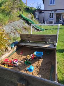 Maisons de vacances Le Bonheur En Beaujolais - pour 26 Personnes au Coeur des Vignes : L-Evasion Parfaite pour des Vacances Inoubliables : photos des chambres