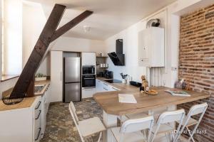 Suite Mana - Maui - Grand Loft en duplex avec Vue sur Place Ducale Parking inclus
