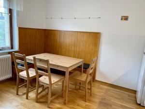 Spacious APT in a Quiet Neighbourhood + Private Parking