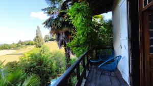 B&B / Chambres d'hotes La Fontaine du Mas : Suite Familiale avec Balcon