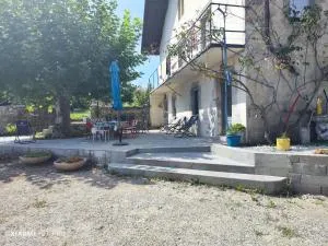 Appartement rénovée dans maison ancienne - La Chapelle-Rambaud