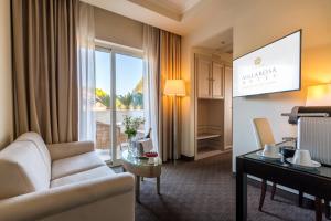 Suite with Balcony and Lake View room in Villa Rosa Hotel Desenzano