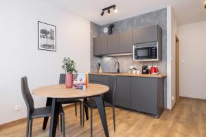 Modern Apartment Podgorze with Parking by Noclegi Renters