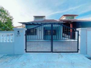 Cheerful 27 Home with BBQ grill