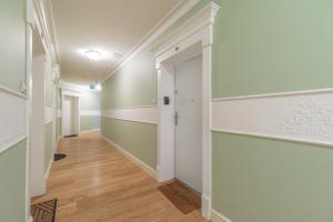 Kwiatowa Loft Apartment by BookingHost