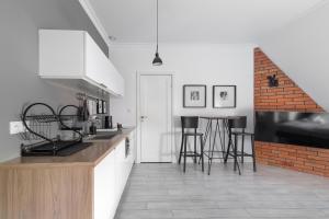 Kwiatowa Loft Apartment by BookingHost