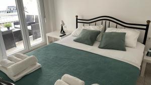 Sunny Peraia Apartment