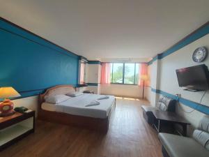 The Pacific Cool Chic