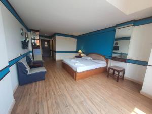 The Pacific Cool Chic