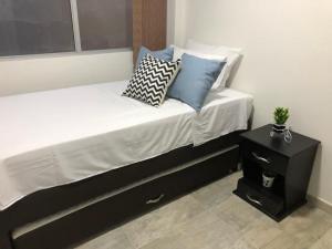 Apartamentos View, calle del Malecón frente al lago