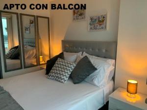 Apartamentos View, calle del Malecón frente al lago