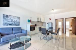 Beautiful, 2BR Penthouse with large balcony + BBQ by 360 Estates