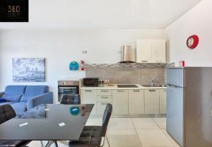 Beautiful, 2BR Penthouse with large balcony + BBQ by 360 Estates