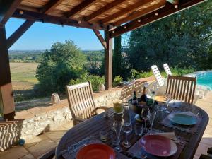 Maisons de vacances Stunning 3Bed House in Loubes Bernac Private Pool : photos des chambres