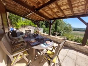 Maisons de vacances Stunning 3Bed House in Loubes Bernac Private Pool : photos des chambres