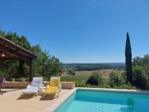 Maisons de vacances Stunning 3Bed House in Loubes Bernac Private Pool : photos des chambres